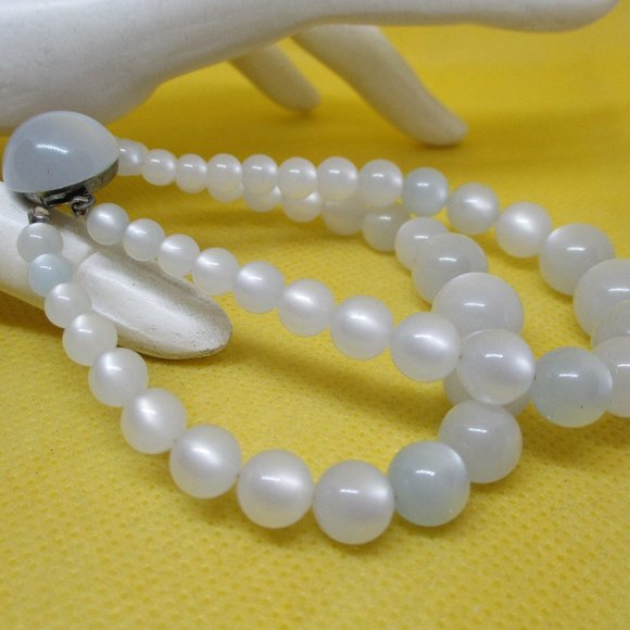 Vintage RICHELIEU MOONGLOW Bracelet Light Blue Moonglow Richelieu Double Strand - Picture 13 of 16